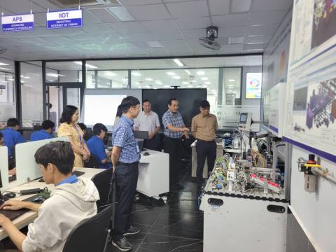 IUH tăng cường trao đổi, hợp tác các doanh nghiệp trong kỷ nguyên AI